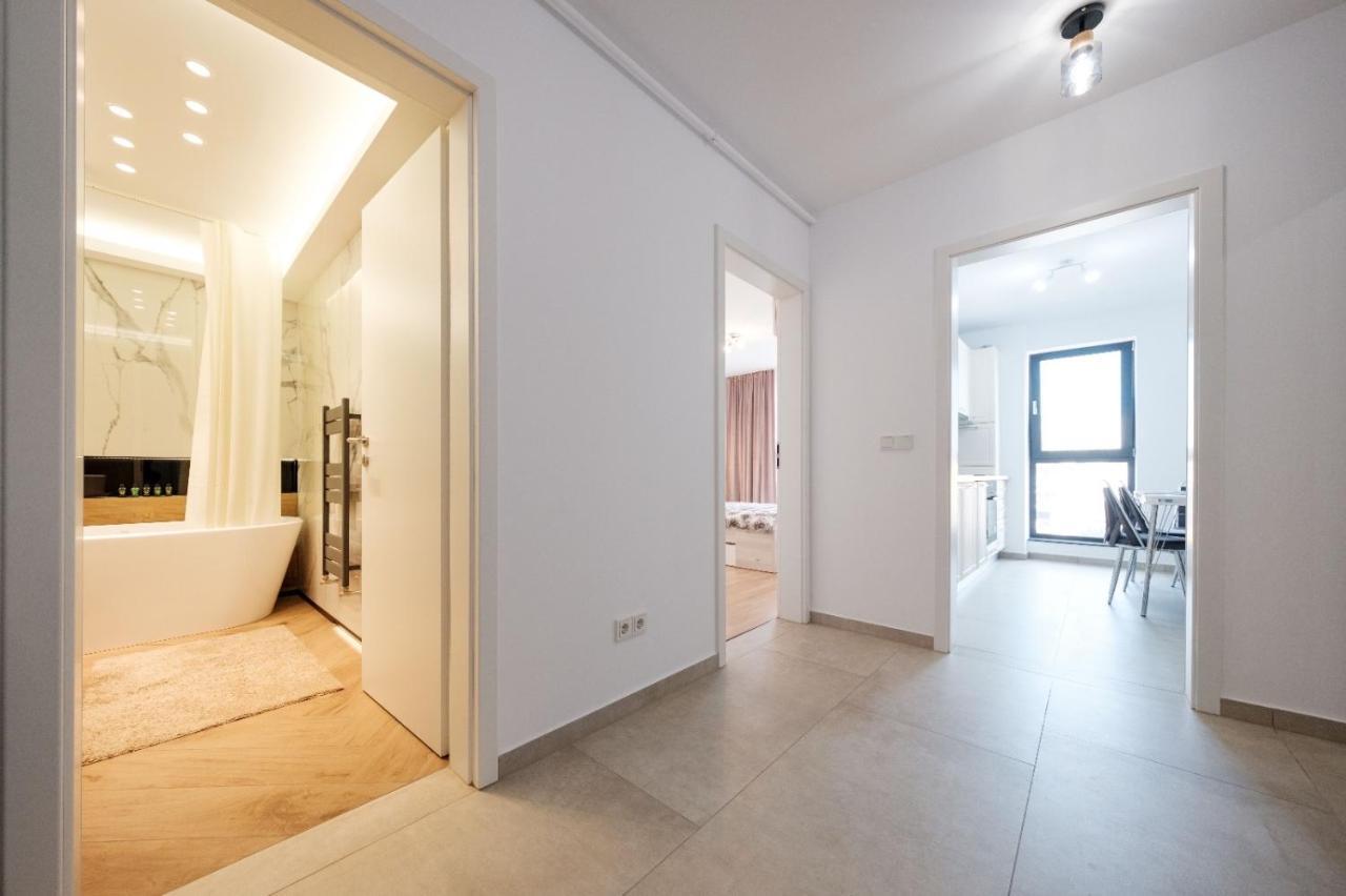 Brand New Luxury Apartment In The Heart Of Brasov Ngoại thất bức ảnh