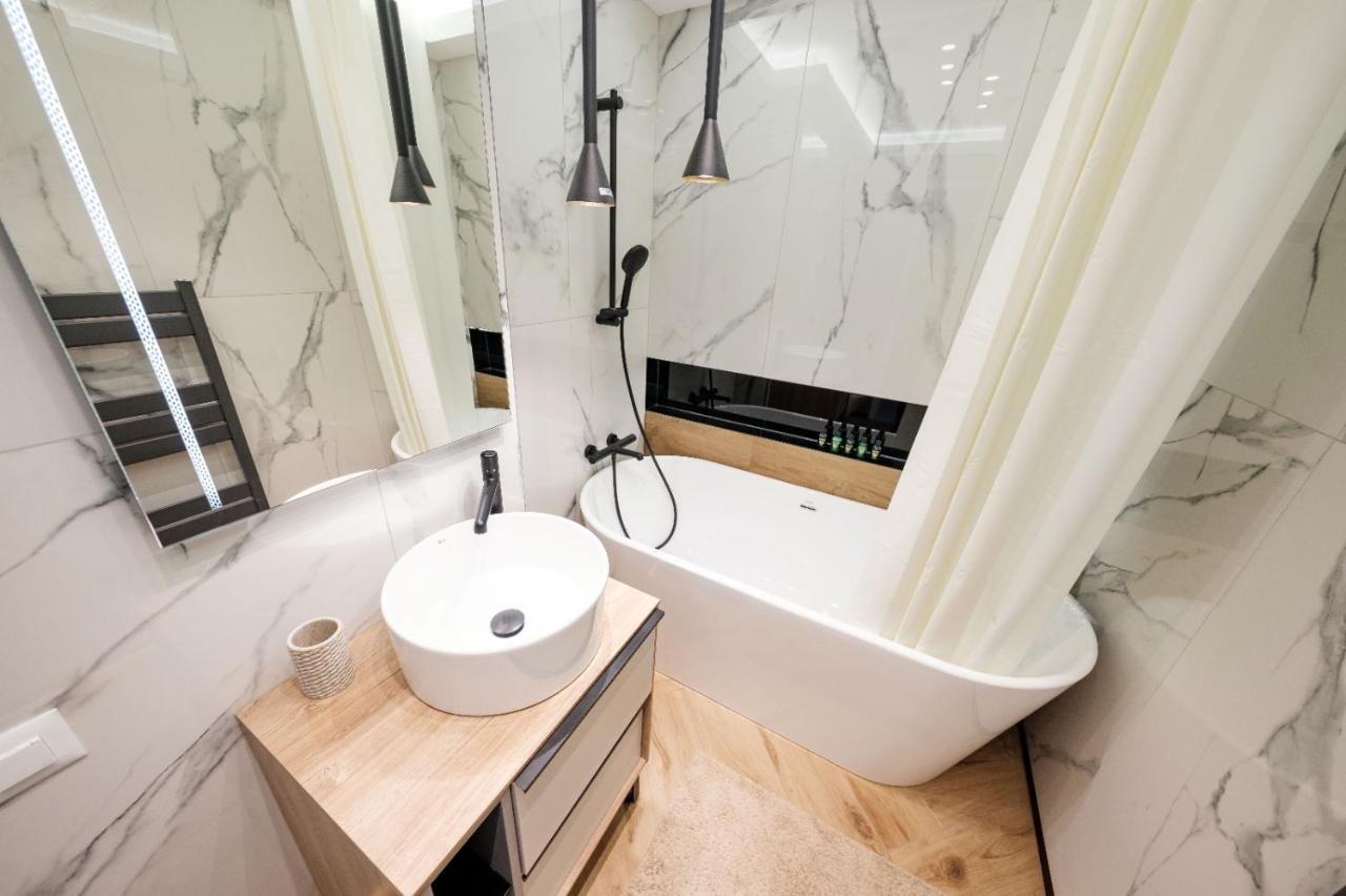 Brand New Luxury Apartment In The Heart Of Brasov Ngoại thất bức ảnh