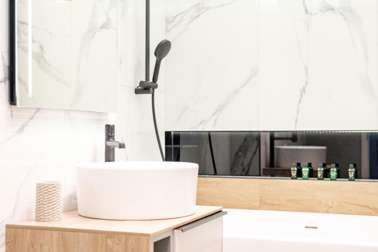 Brand New Luxury Apartment In The Heart Of Brasov Ngoại thất bức ảnh
