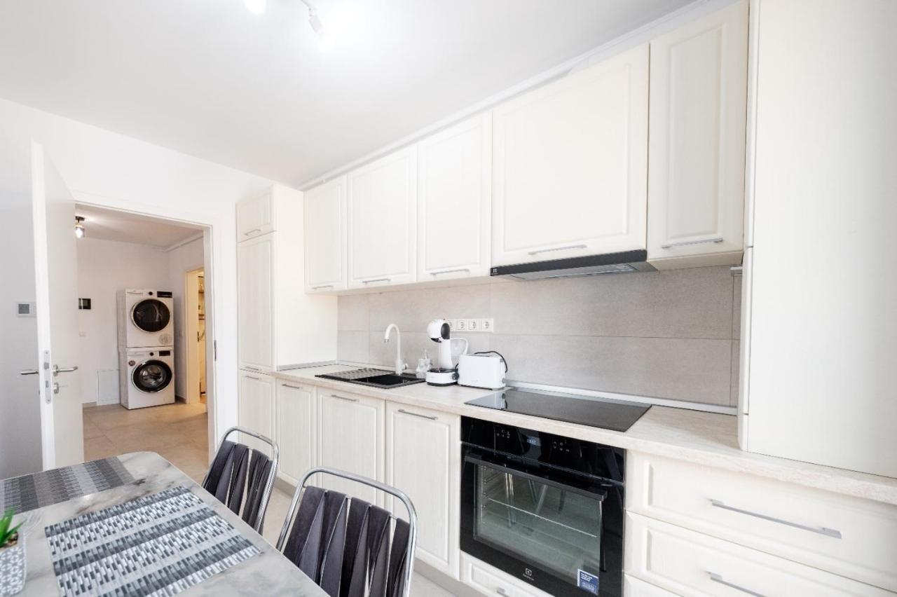 Brand New Luxury Apartment In The Heart Of Brasov Ngoại thất bức ảnh